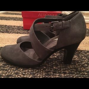 Aerosoles Size 7 Grey Cross Strap Pumps